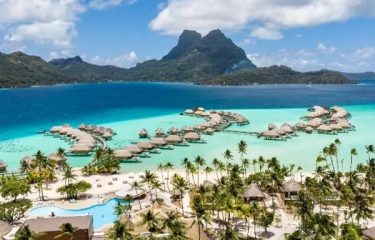 When to visit <i>The Islands of Tahiti</i> ?” width=”375″ height=”240″>    </picture>
                    </a>
    </div>
    <div class=