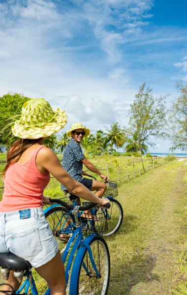 Cycling in Fakarava©_Grégoire Le Bacon