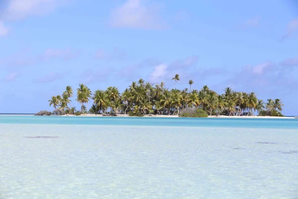 Les eaux turquises des Îles Tuamotu ©Bernard Rubinstein