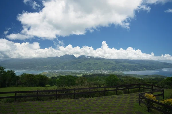 Taravao lookout © Kristiyan Markov