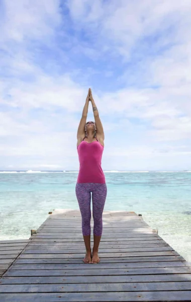 Faire du Yoga sur la plage © Myles McGuinness