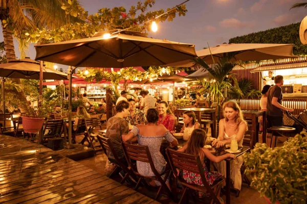 Have a good time at the Poke Bar trailer in Punaauia © Grégoire Le Bacon