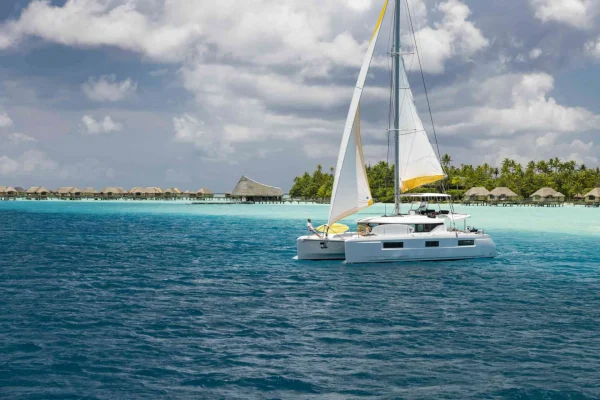 On a catamaran in Tahaa ©_Grégoire Le Bacon