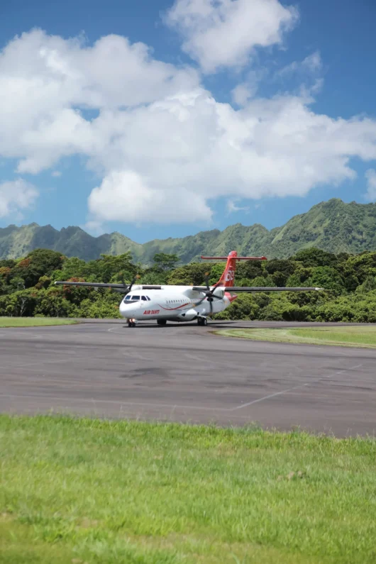 Air Tahiti plane on the island of Hiva Oa © Tahiti Tourisme