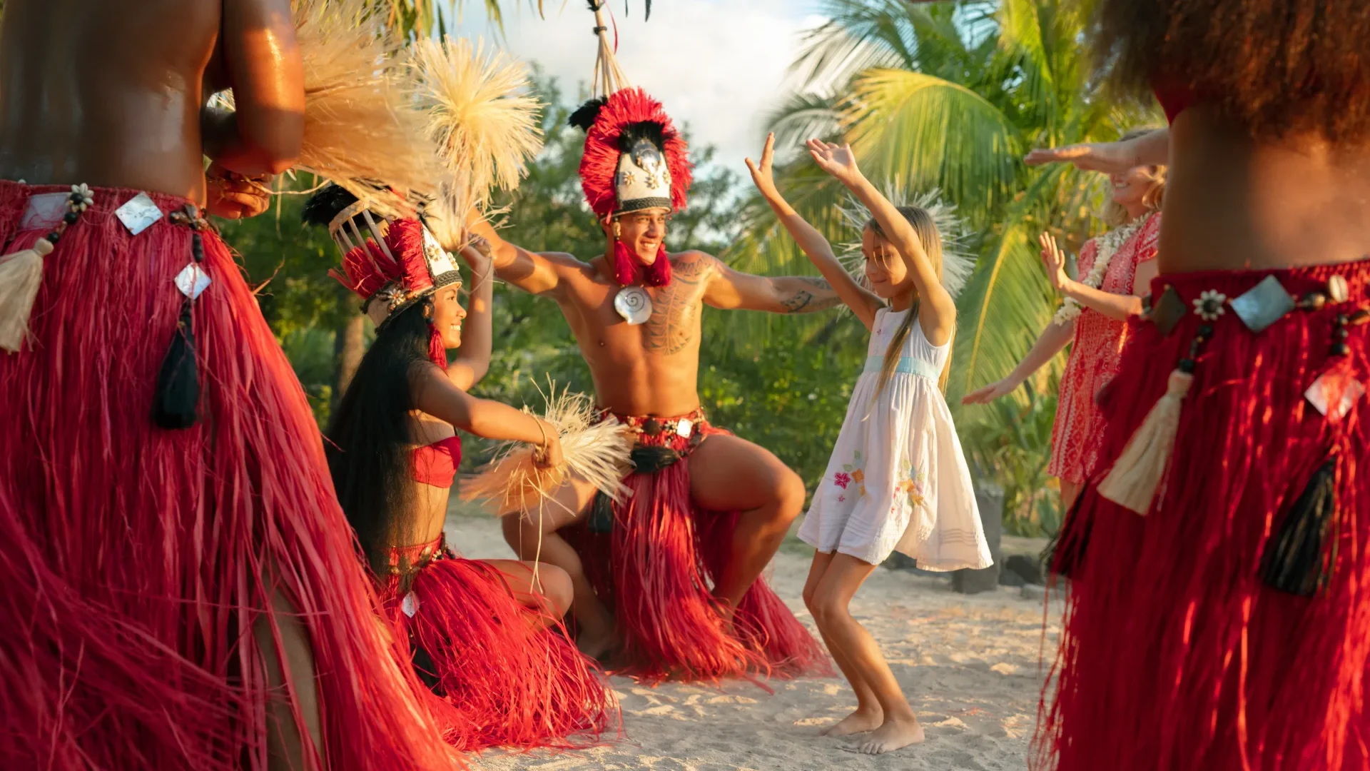 Dance invitation in The Islands of Tahiti © Grégoire Le Bacon