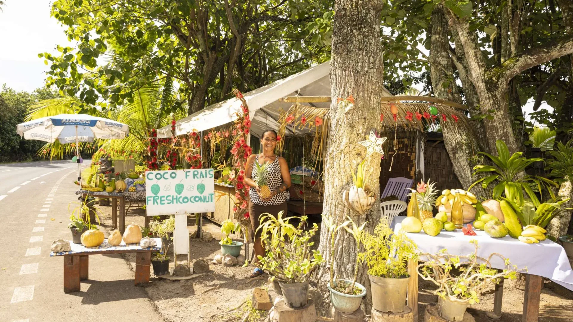 Fruit sales in Moorea © Grégoire Le Bacon