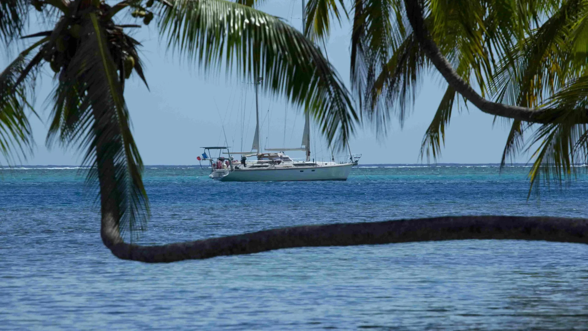A sailboat cruise in Moorea c Tahiti Tourisme
