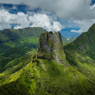 Mountain in Tahiti © Grégoire Le Bacon