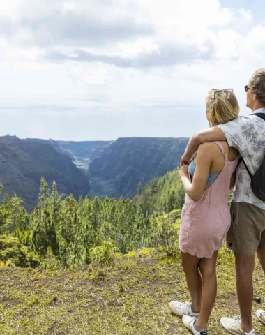 A romantic hike in the mountains of Nuku Hiva © Grégoire Le Bacon