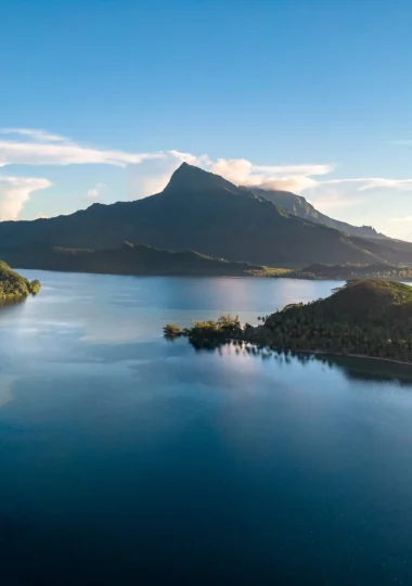 Raiatea et Taha'a dans leur lagon commun © Stéphane Mailion Photography