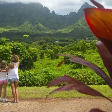 Randonnée en famille à Raiatea © Tahiti Tourisme