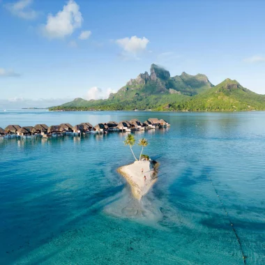 Bora Bora lagoon © Flying World Pictures