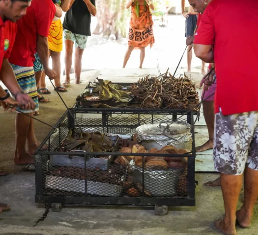 Traditional oven Ahi ma'a © Tahiti Tourisme