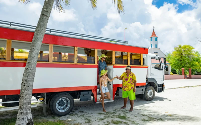 The truck, a warm transport that reflects The Islands of Tahiti - FAKARAVA_©_Grégoire Le Bacon