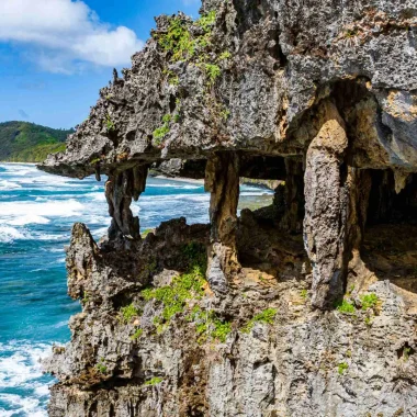 Ana Taupe'e cave in Rurutu ©_Michael Runkel