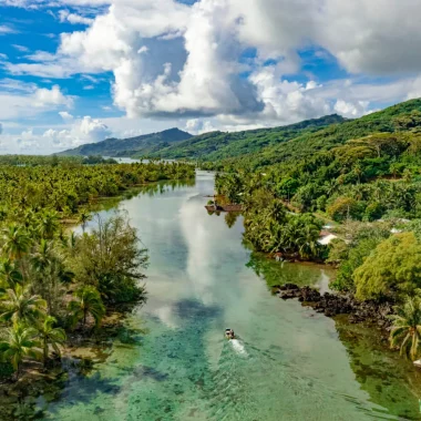 Vue sur l'île de Huahine ©_Grégoire Le Bacon _ Lionailes