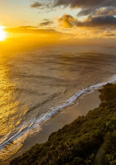 Sunset on the Austral islands © Michael Runkel