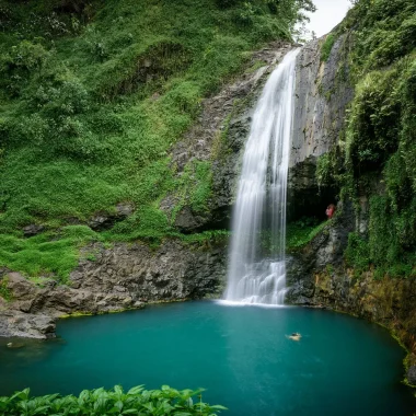 Maroto Valley waterfall © Myles McGuinness